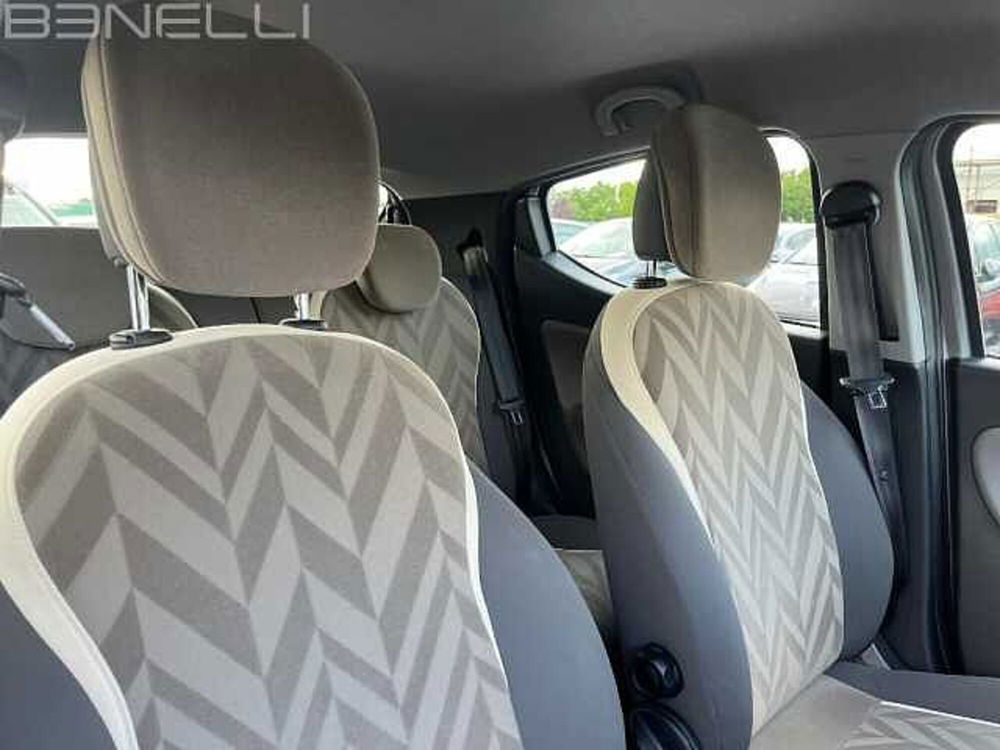 Lancia Ypsilon usata a Ravenna (17)