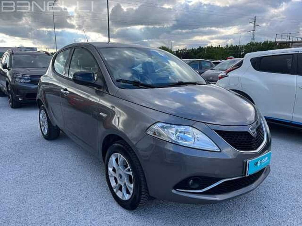 Lancia Ypsilon usata a Ravenna (3)