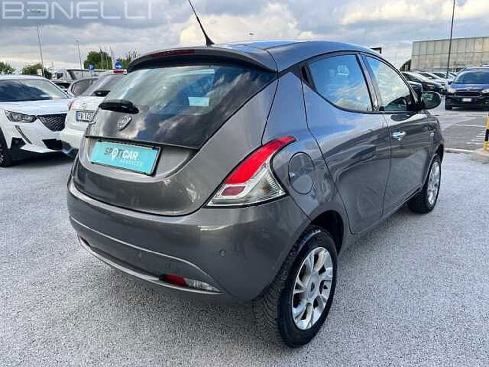 Lancia Ypsilon usata a Ravenna (4)