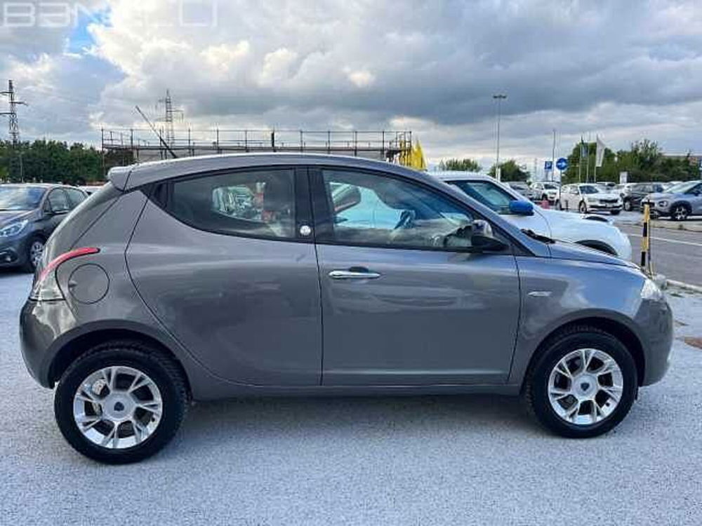 Lancia Ypsilon usata a Ravenna (7)