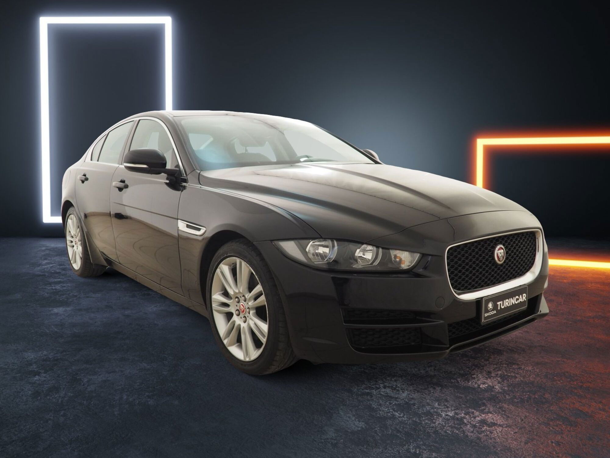 Jaguar XE 2.0 D 180 CV aut. SE del 2019 usata a Torino