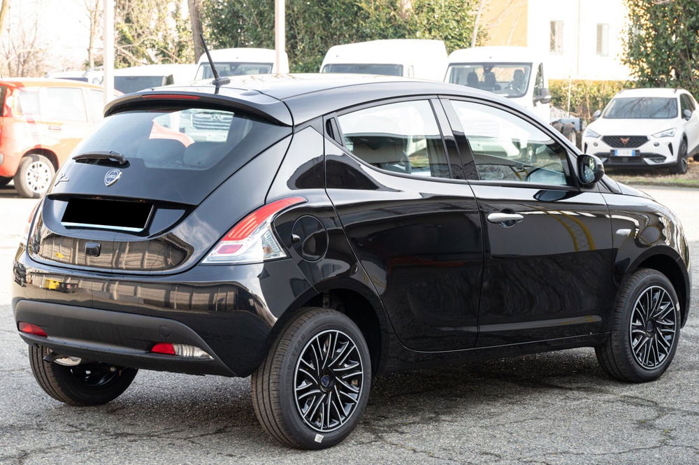 Lancia Ypsilon 1.2 69 CV 5 porte GPL Ecochic 30th Anniversary nuova a Cirie' (4)