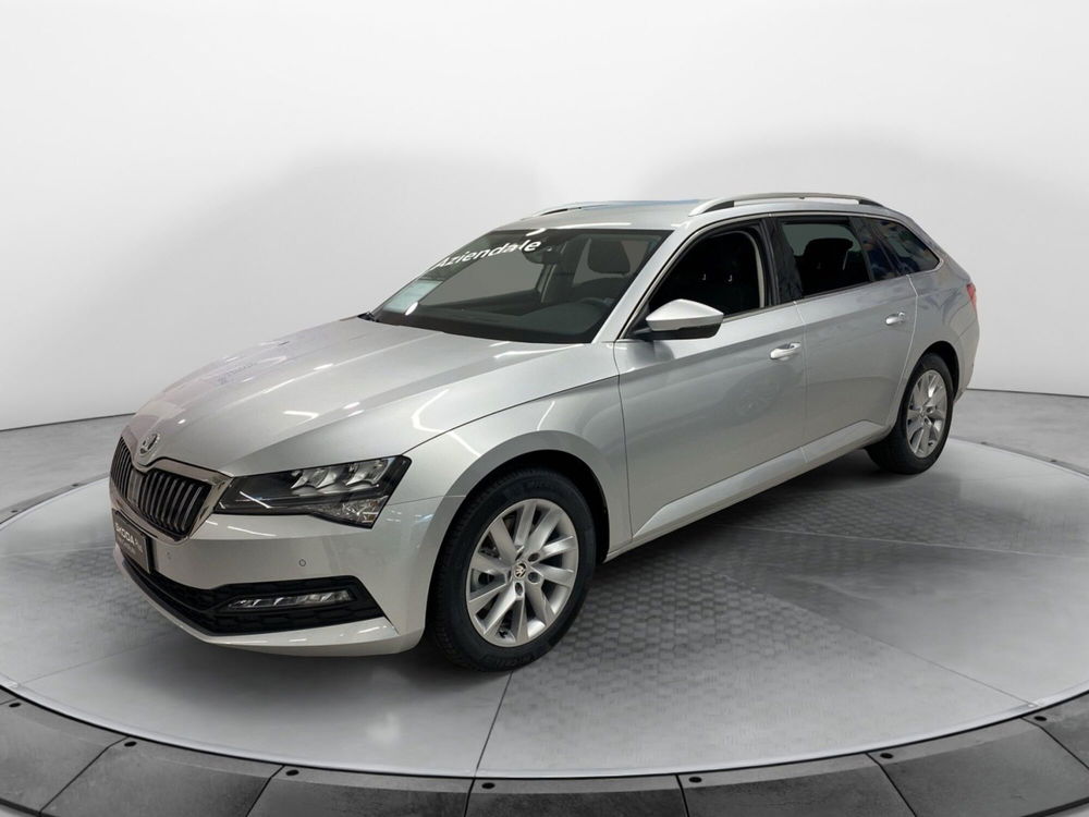 Skoda Superb Station Wagon nuova a Varese