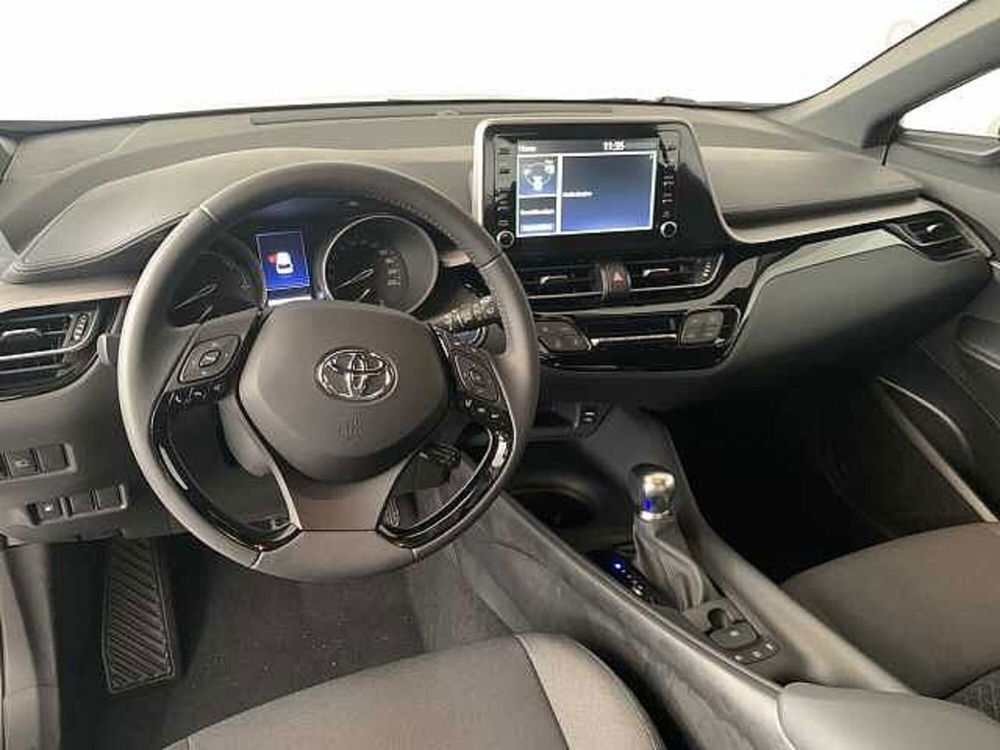 Toyota Toyota C-HR nuova a Cosenza (9)