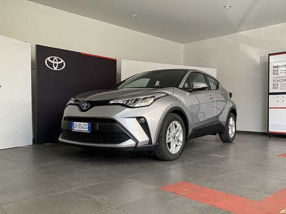 Toyota Toyota C-HR nuova a Cosenza