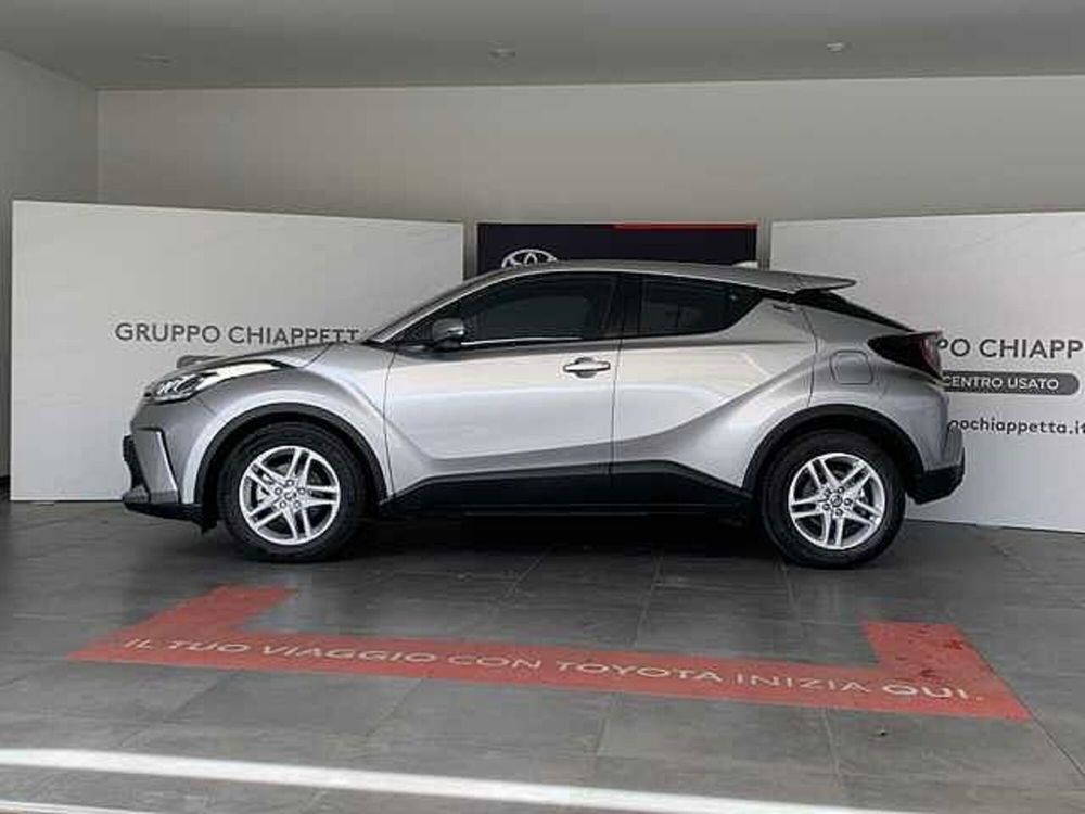 Toyota Toyota C-HR nuova a Cosenza (3)