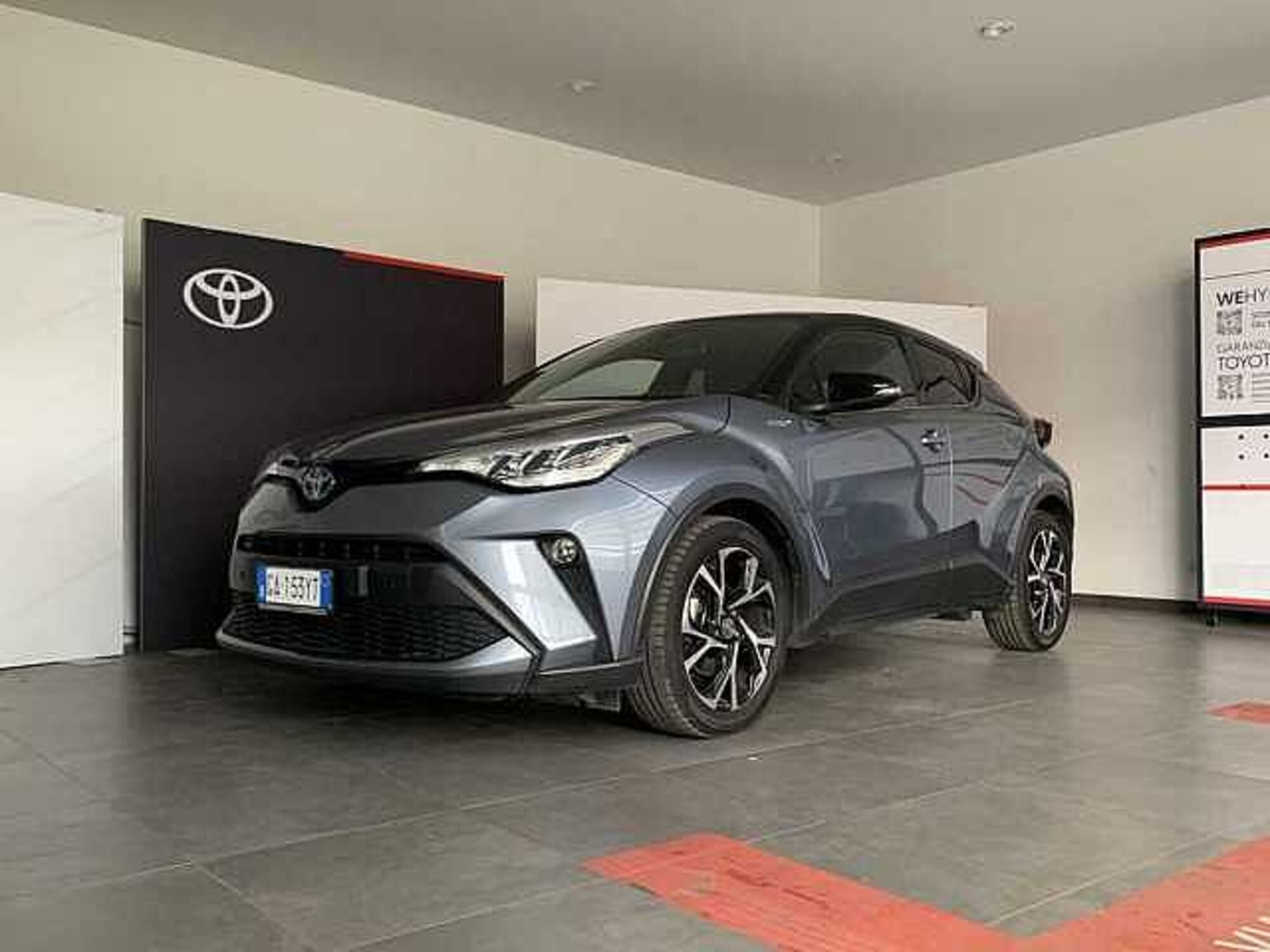 Toyota Toyota C-HR 2.0 Hybrid E-CVT Trend  del 2020 usata a Rende