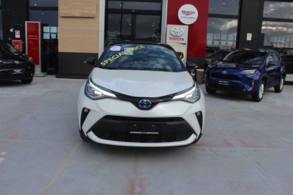 Toyota Toyota C-HR nuova a Roma