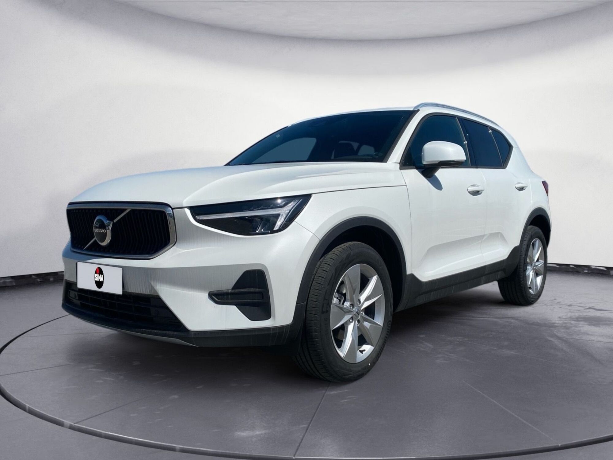 Volvo XC40 T2 automatico Core nuova a Pordenone