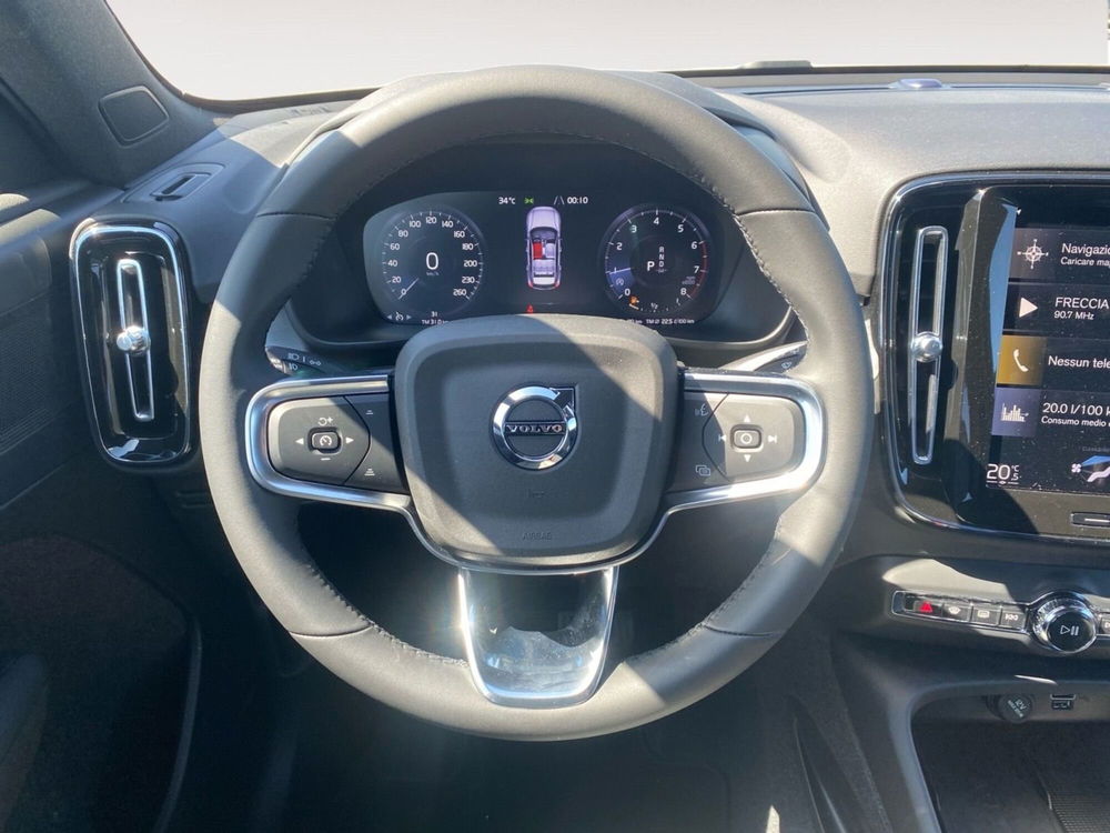 Volvo XC40 nuova a Pordenone (12)