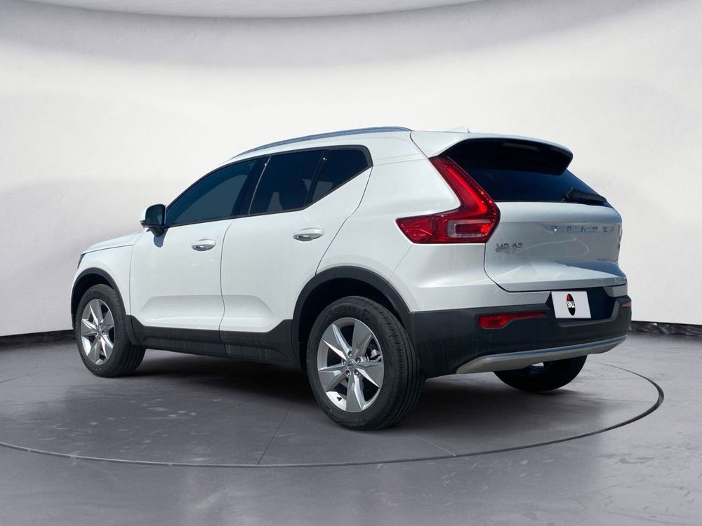 Volvo XC40 T2 automatico Core nuova a Pordenone (3)