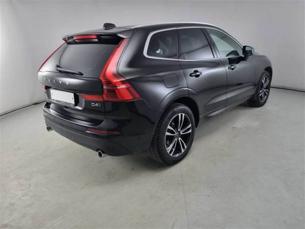 Volvo XC60 D4 AWD Geartronic Business  del 2018 usata a Salerno (2)