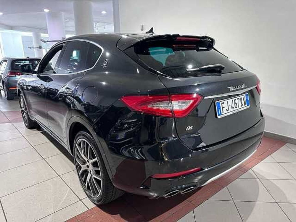 Maserati Levante usata a Genova (15)