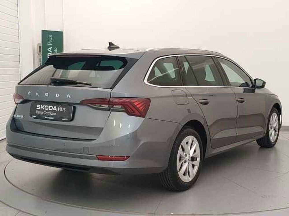 Skoda Octavia Station Wagon 2.0 TDI EVO SCR DSG Wagon Style del 2023 usata a Busto Arsizio (5)