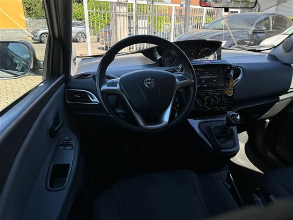 Lancia Ypsilon usata a Pavia (7)