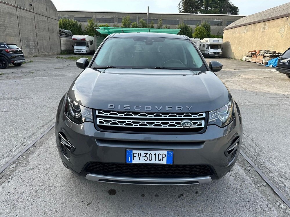 Land Rover Discovery Sport 2.0 TD4 150 CV HSE Luxury  del 2019 usata a Lissone (2)