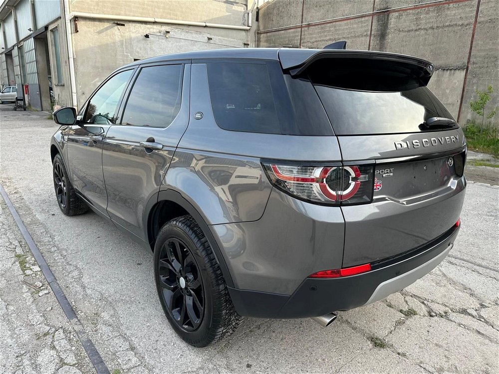 Land Rover Discovery Sport 2.0 TD4 150 CV HSE Luxury  del 2019 usata a Lissone (3)