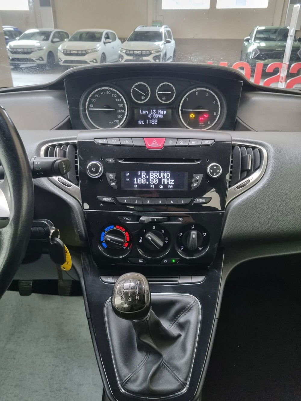 Lancia Ypsilon usata a Verona (10)