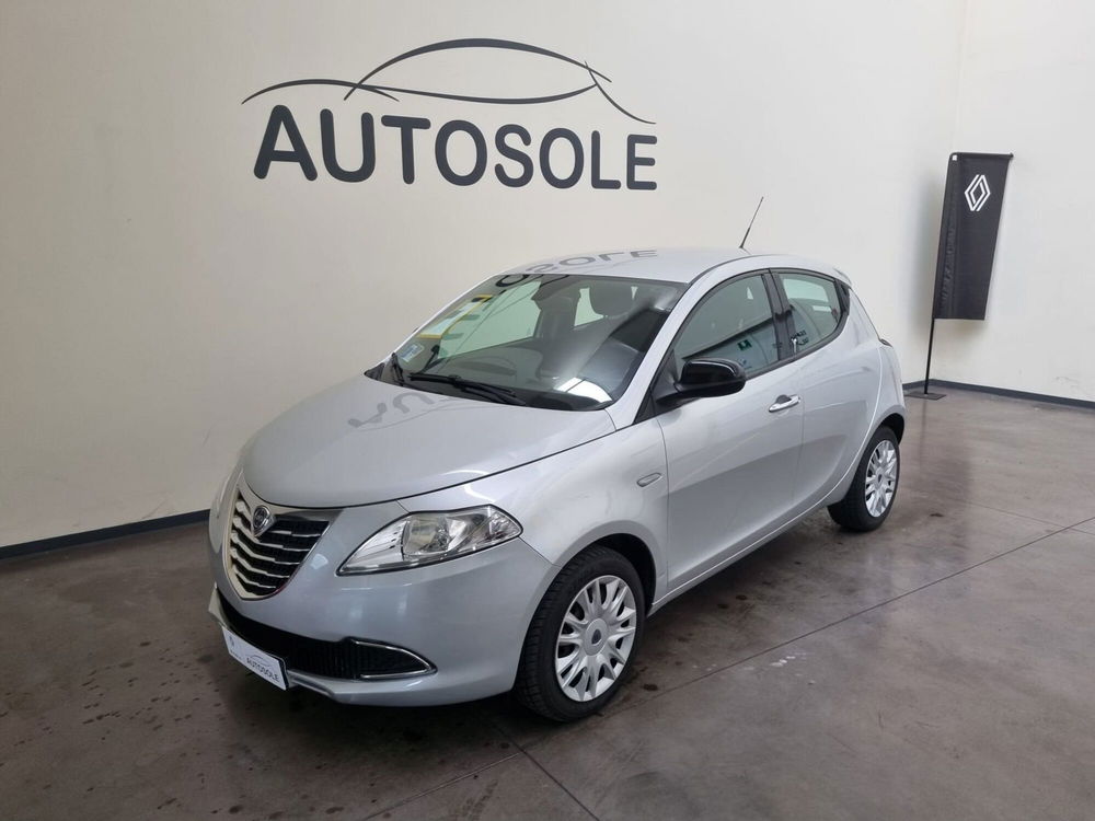 Lancia Ypsilon 1.3 MJT 16V 95 CV 5 porte S&S Silver  del 2012 usata a Dolce' (2)