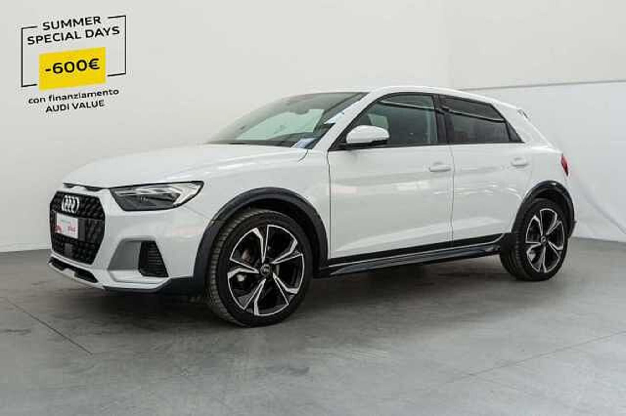 Audi A1 citycarver 30 TFSI Admired  del 2022 usata a Varese