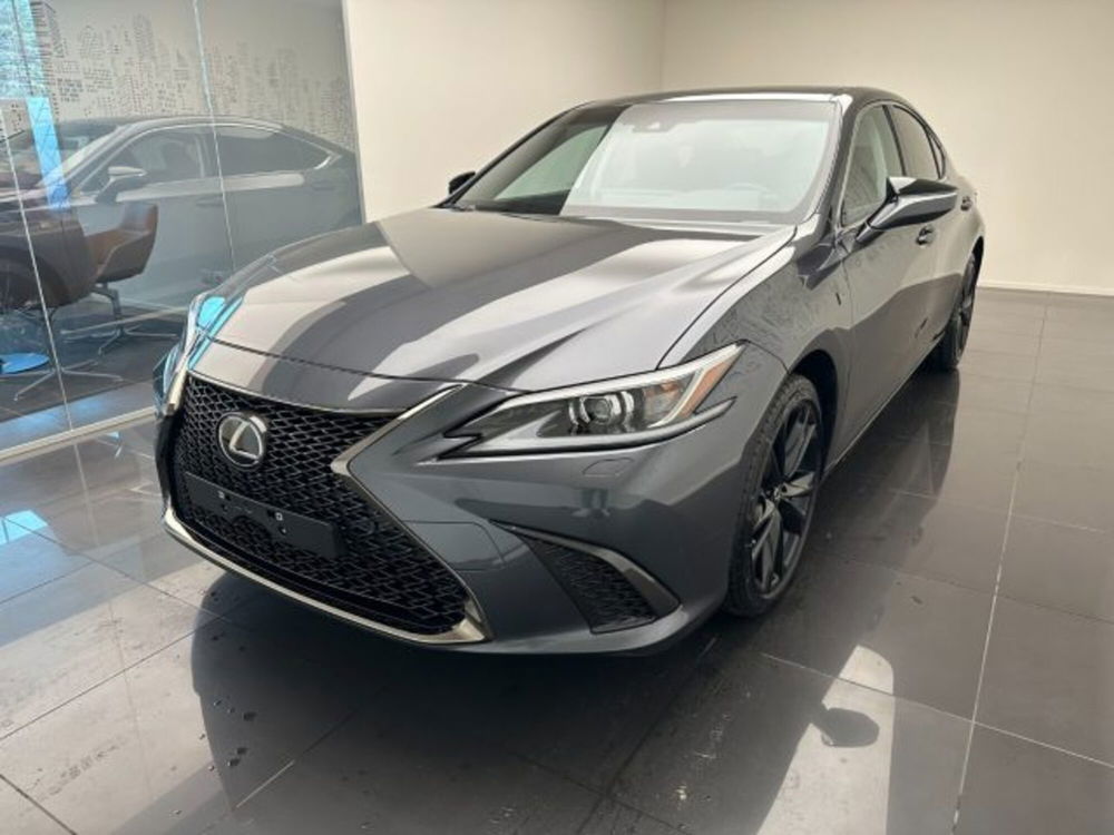 Lexus ES nuova a Cuneo