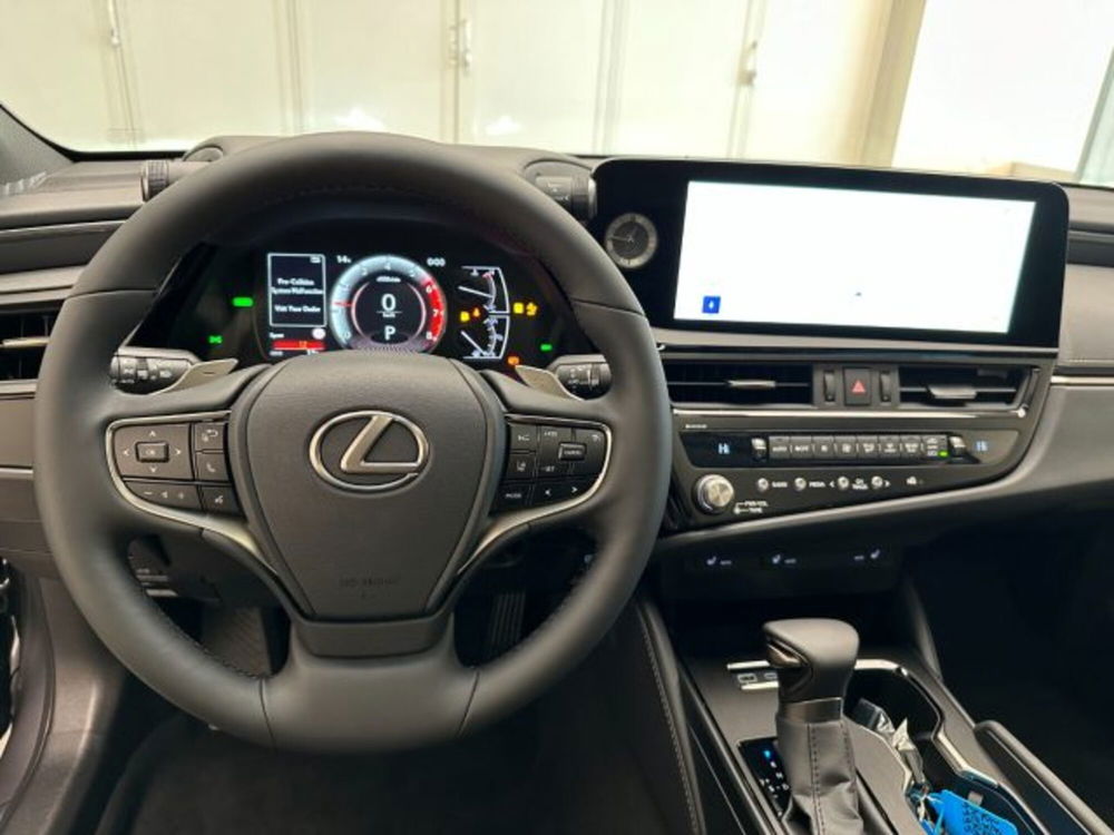 Lexus ES nuova a Cuneo (16)