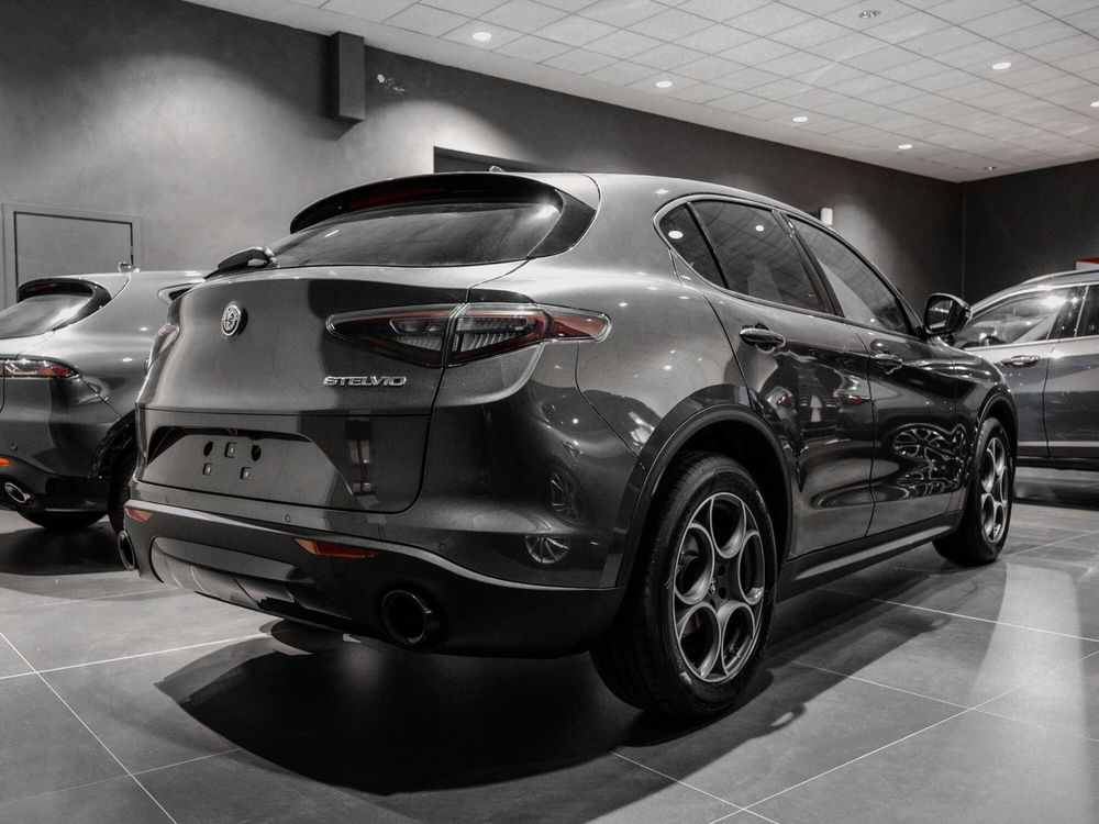 Alfa Romeo Stelvio nuova a Prato (2)