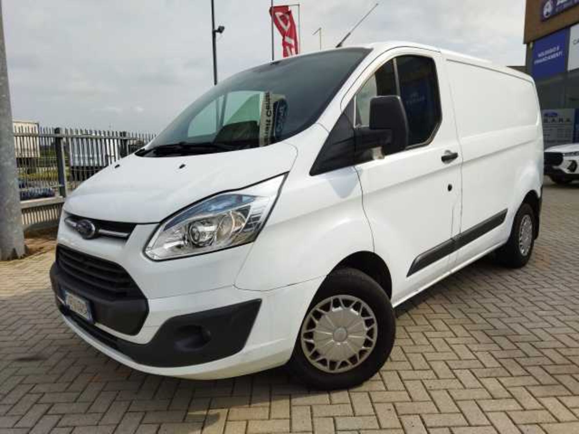 Ford Transit Custom Furgone 290 2.2 TDCi 125CV PC Furgone Trend del 2016 usata a Airasca