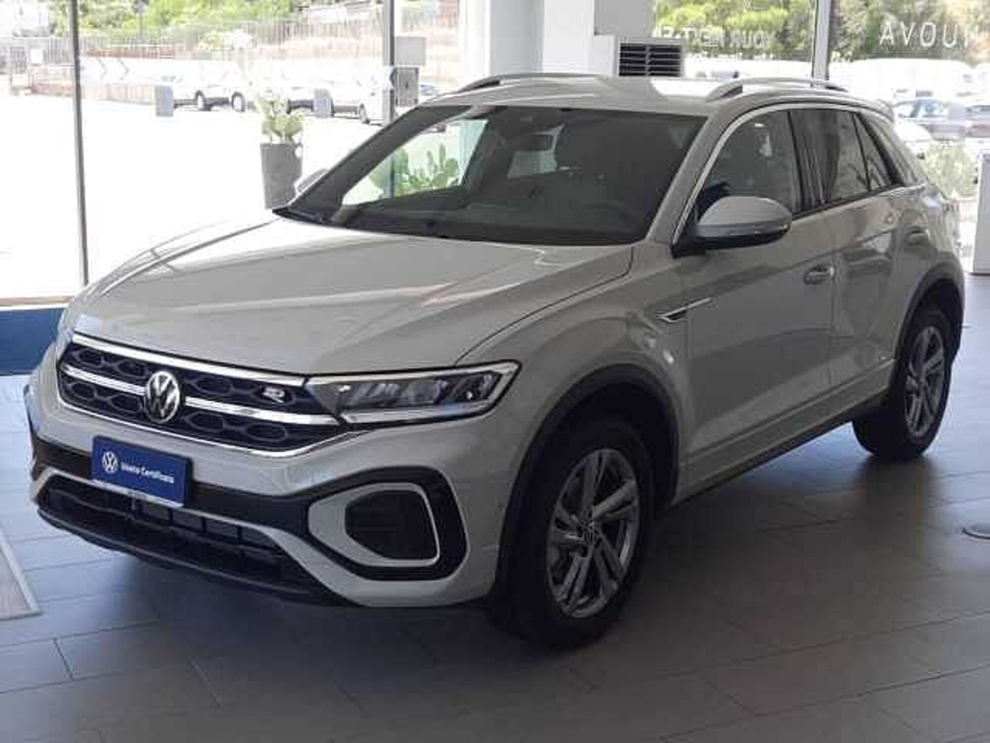 Volkswagen T-Roc 2.0 tdi R-Line 115cv del 2023 usata a Pozzuoli