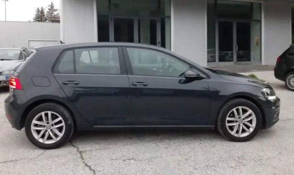 Volkswagen Golf Variant 1.6 TDI 115 CV Trendline BMT  del 2019 usata a Castellammare di Stabia (3)