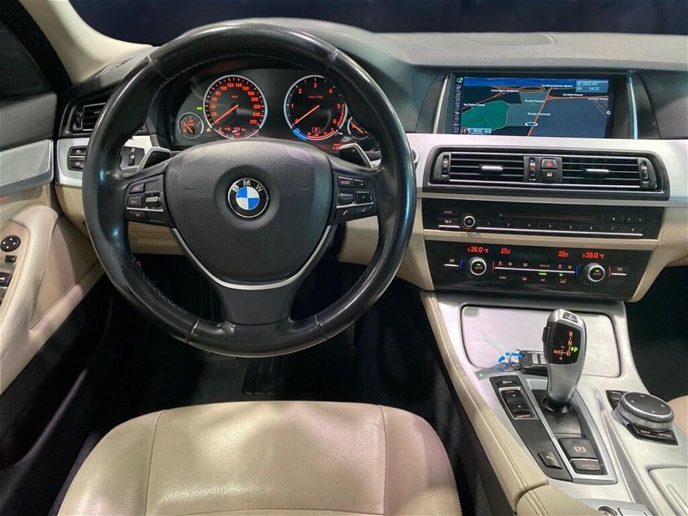 BMW Serie 5 Touring 520d  Luxury  del 2016 usata a Torino (5)