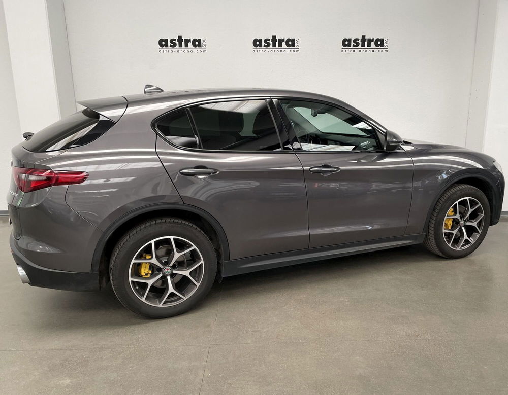 Alfa Romeo Stelvio usata a Novara (4)