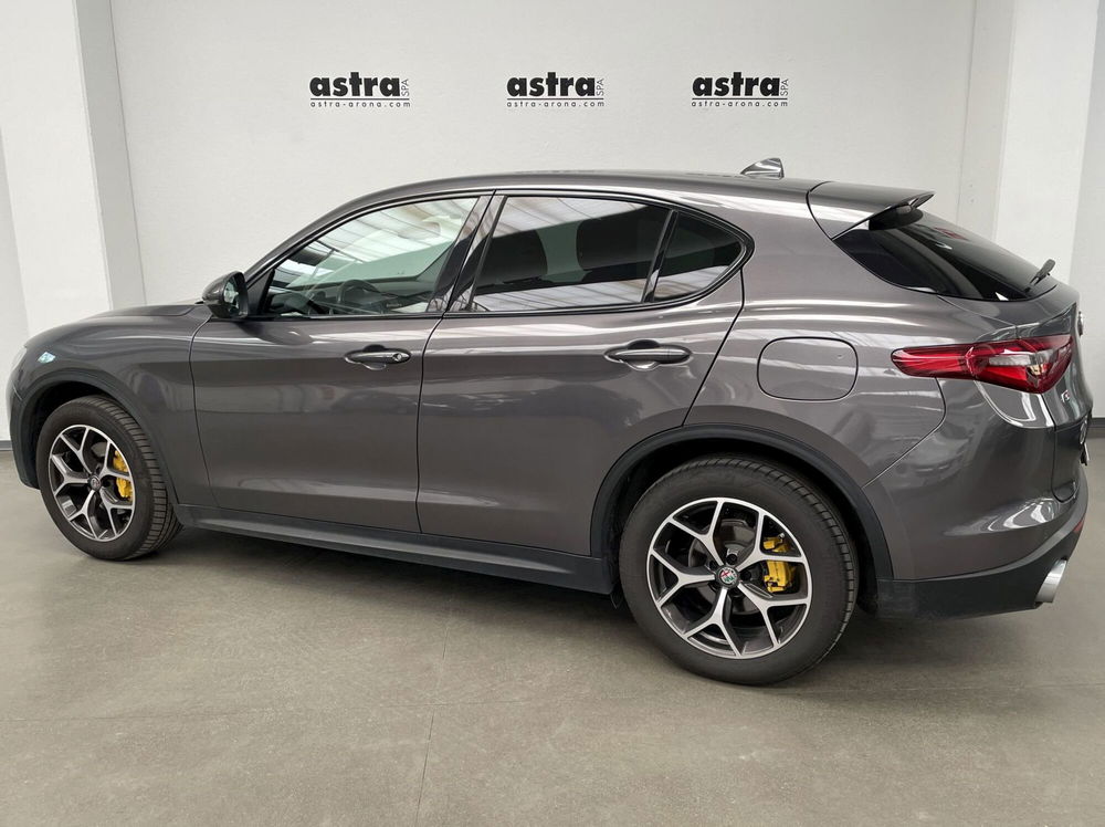 Alfa Romeo Stelvio usata a Novara (6)