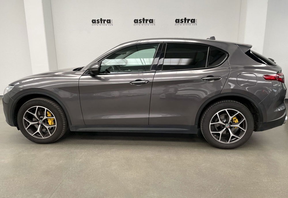 Alfa Romeo Stelvio usata a Novara (7)