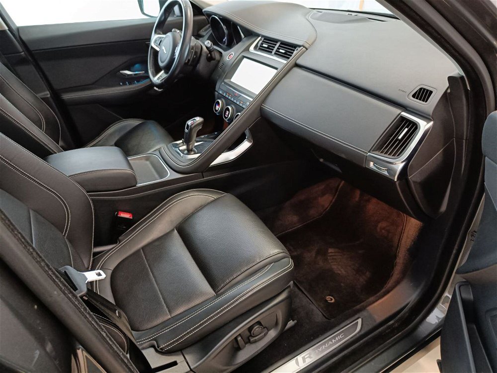 Jaguar E-Pace 2.0D 180 CV AWD aut. R-Dynamic  del 2019 usata a Savona (3)