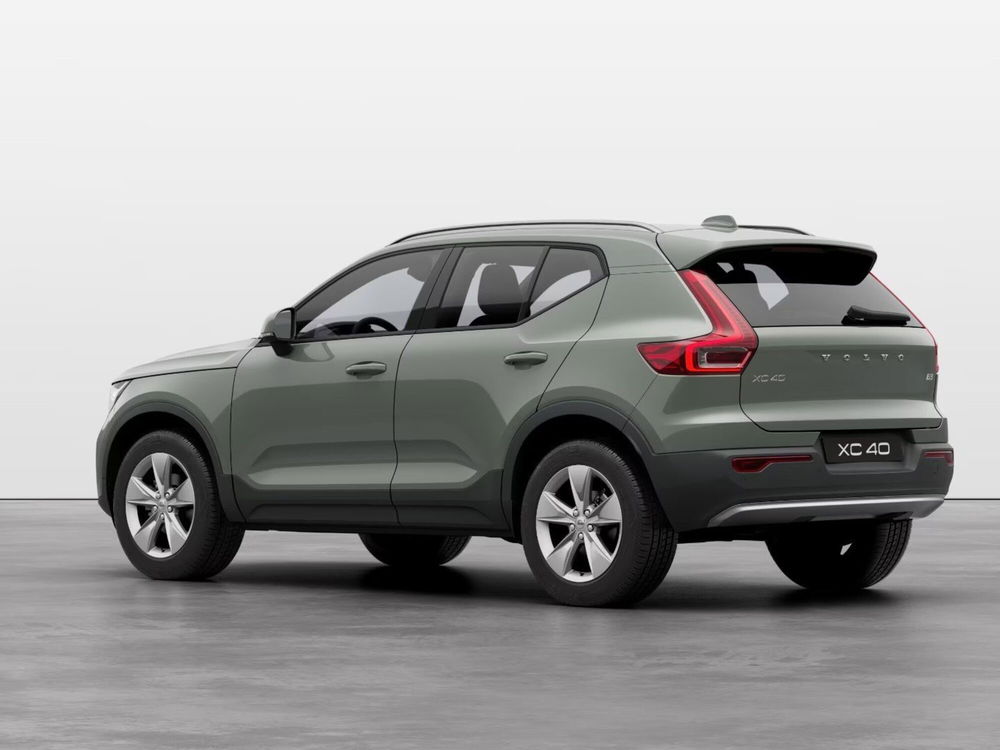 Volvo XC40 nuova a Bari (2)