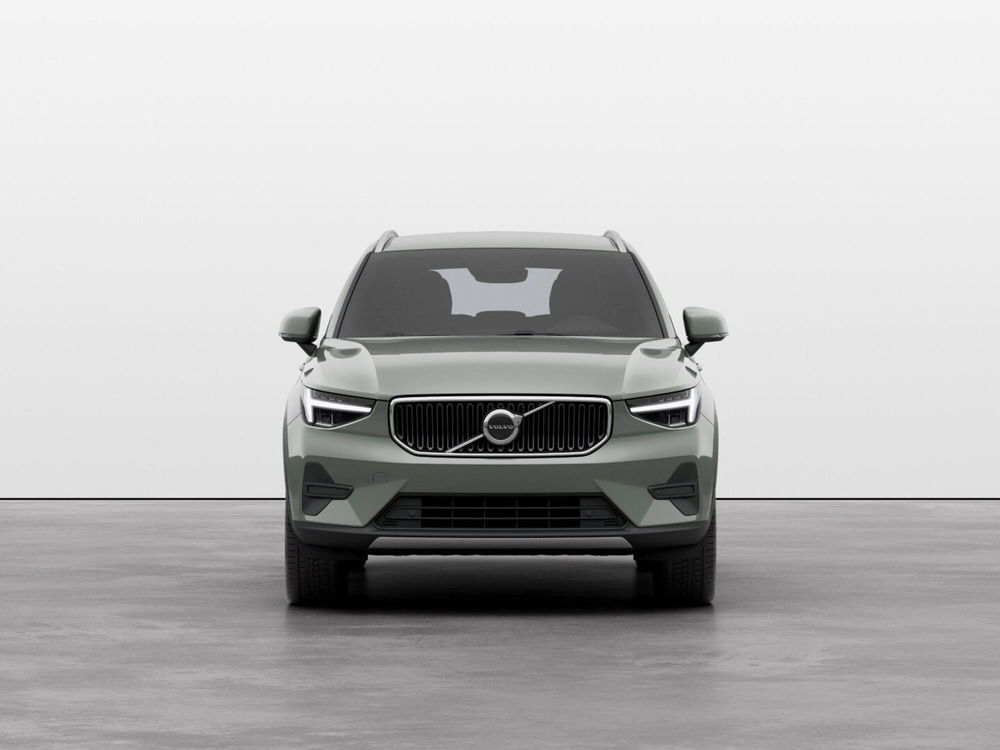 Volvo XC40 nuova a Bari (3)