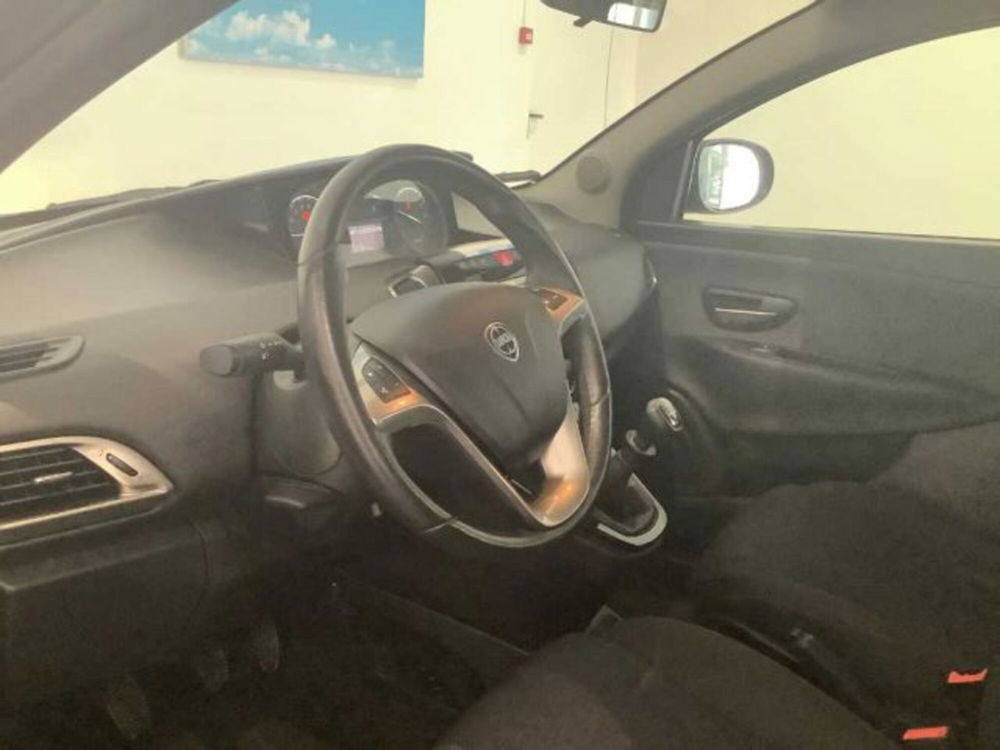 Lancia Ypsilon usata a Caltanissetta (11)