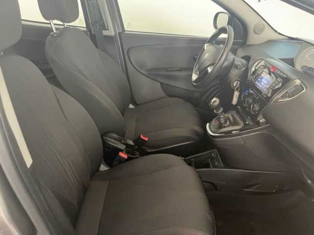 Lancia Ypsilon usata a Caltanissetta (8)