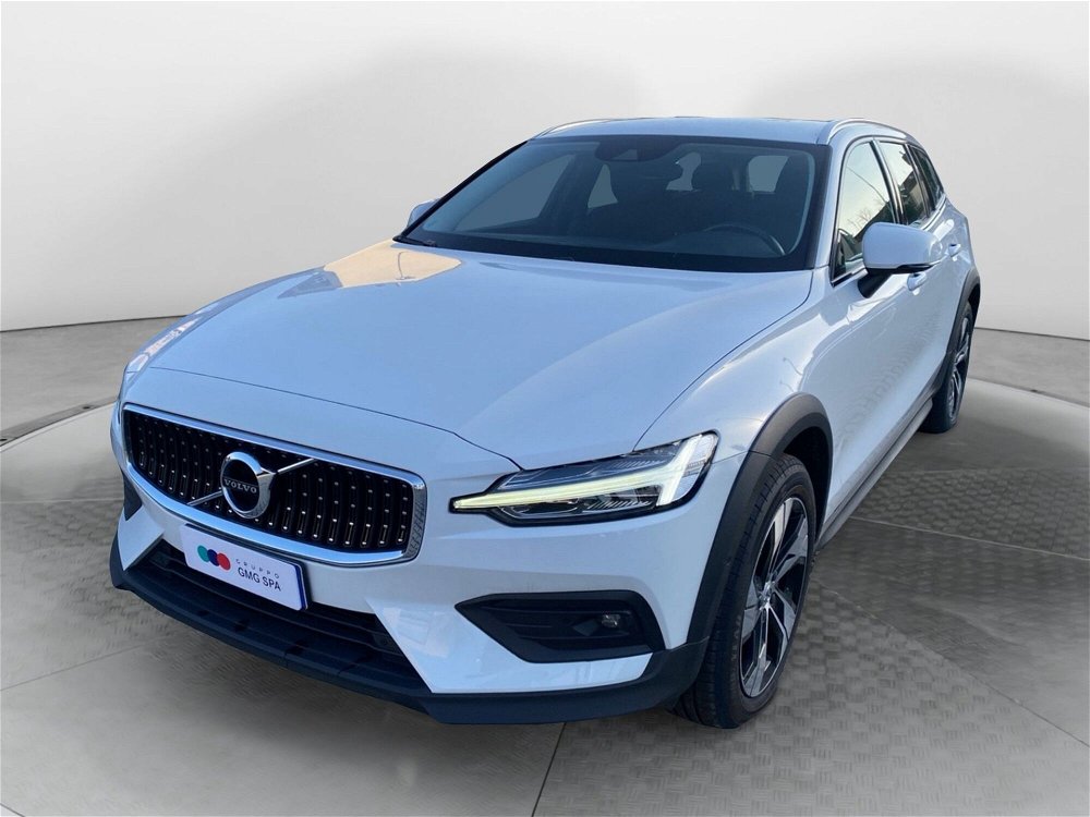 Volvo V60 Cross Country D4 AWD Geartronic Business Pro Line del 2020 usata a Vinci
