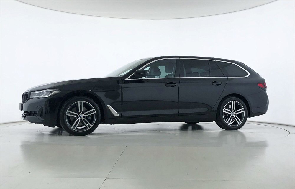 BMW Serie 5 Touring 520d 48V  Luxury  del 2022 usata a Bastia Umbra (3)