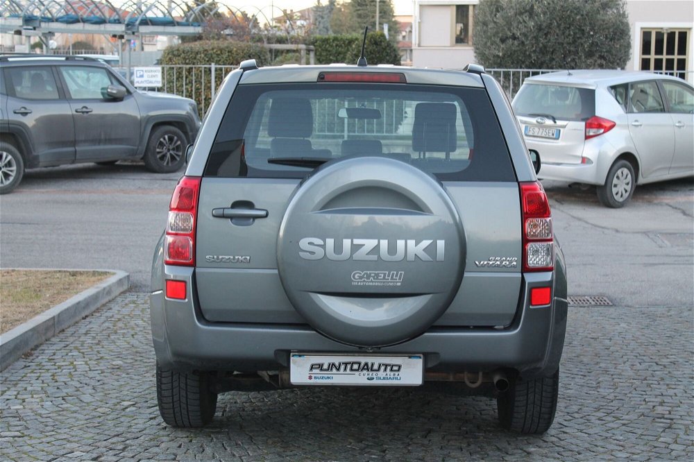 Suzuki Grand Vitara 2.0 16V 5 porte  del 2008 usata a Cuneo (2)