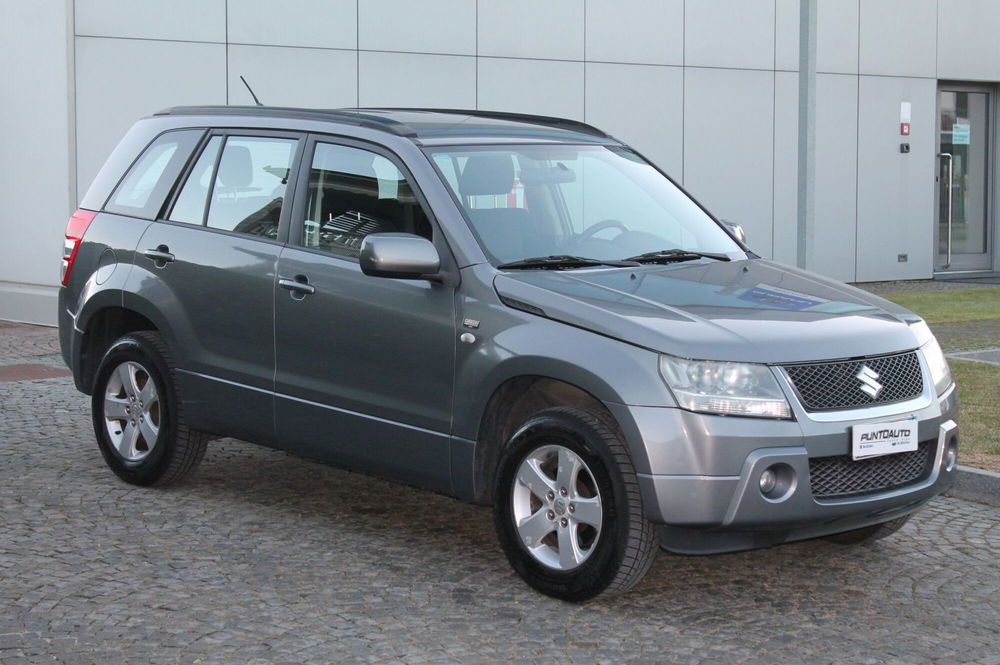 Suzuki Grand Vitara 2.0 16V 5 porte  del 2008 usata a Cuneo (4)