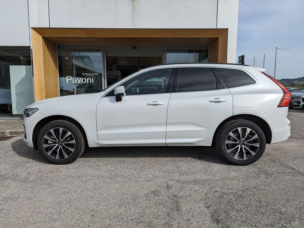 Volvo XC60 B4 automatico Core  nuova a Pescara (2)