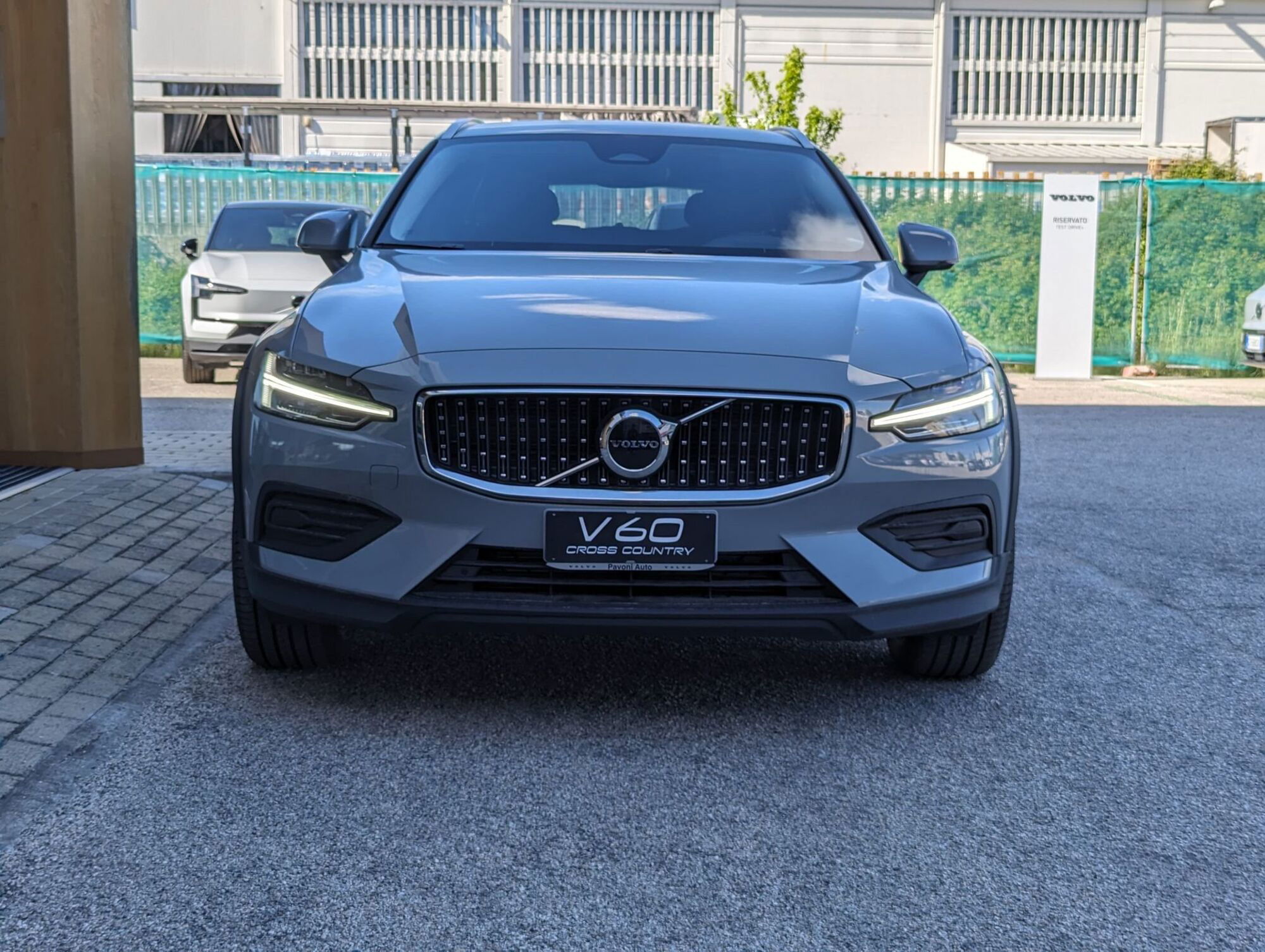 Volvo V60 Cross Country 2.0 b4 Core awd auto nuova a Pescara