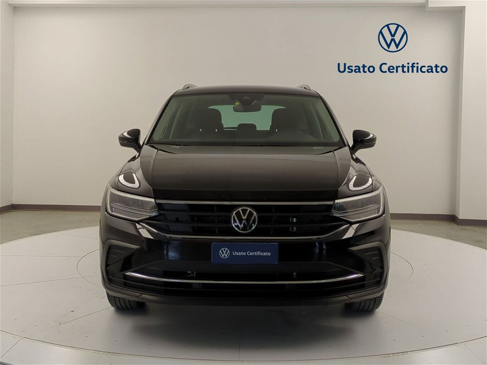 Volkswagen Tiguan 2.0 TDI 150 CV SCR DSG 4MOTION Life del 2021 usata a Pratola Serra (2)