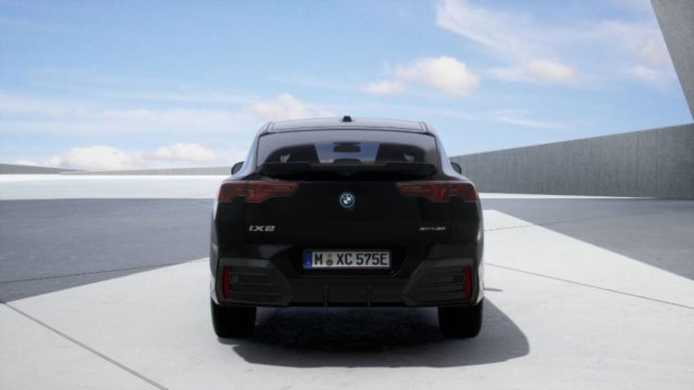 BMW iX2 iX2 xdrive 30 MSport nuova a Modena (5)