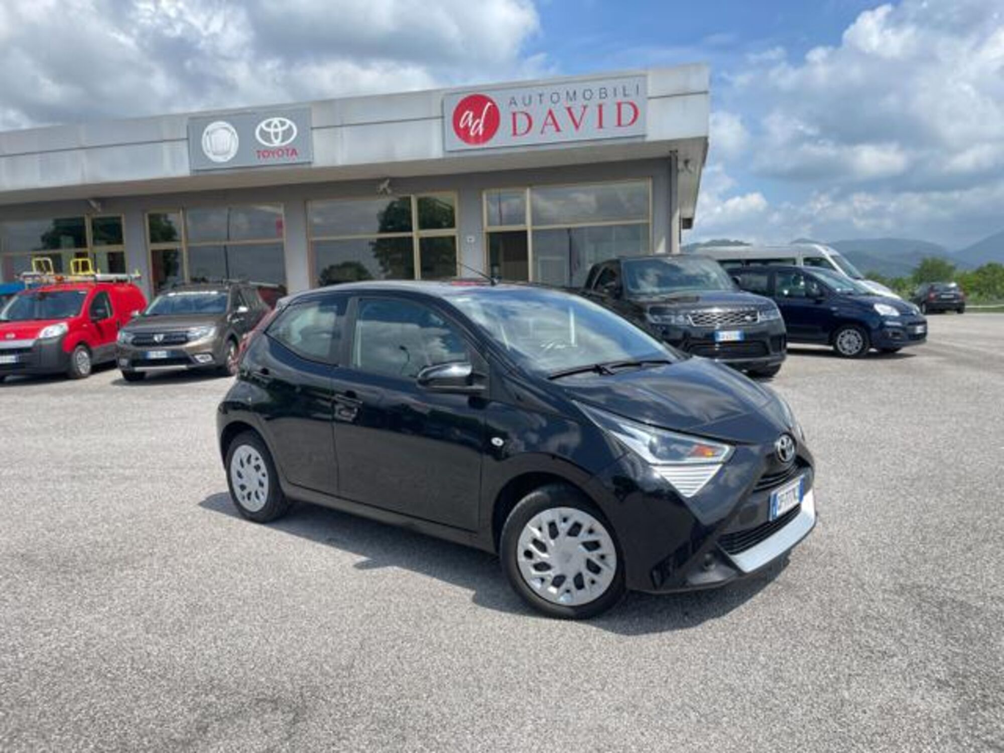 Toyota Aygo Connect 1.0 VVT-i 72 CV 5 porte x-play del 2021 usata a Maniago