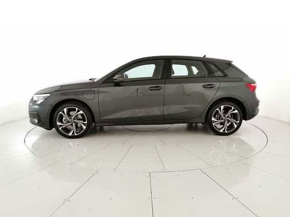 Audi A3 Sportback 40 TFSI e S tronic Business Advanced nuova a San Giovanni Teatino (2)