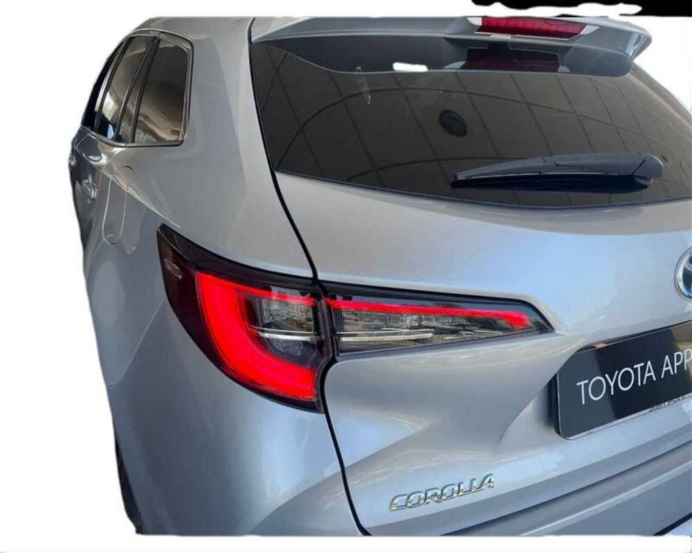 Toyota Corolla Touring Sports 1.8 Hybrid Style  del 2019 usata a Surbo (5)